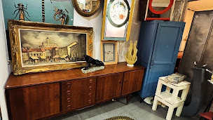 Photo n°2 de Le Loft Brocante à Saint-Amans-Soult (Magasin d'antiquités)