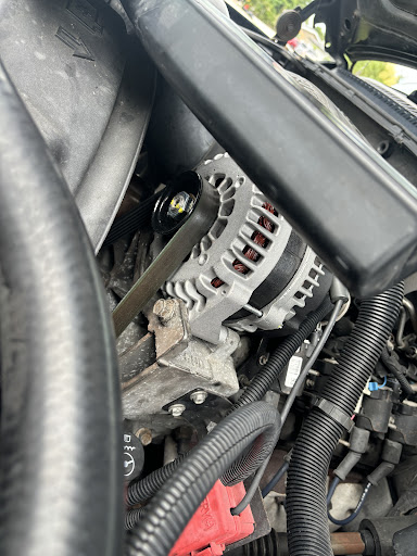 Middle Man Auto - Thumbnail