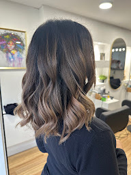 Photo n°20 de Koraly’s hair Salon à Saint-Cyr-l'École (Salon de coiffure)