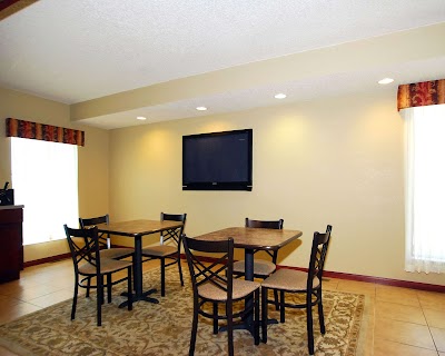 Econo Lodge Inn & Suites