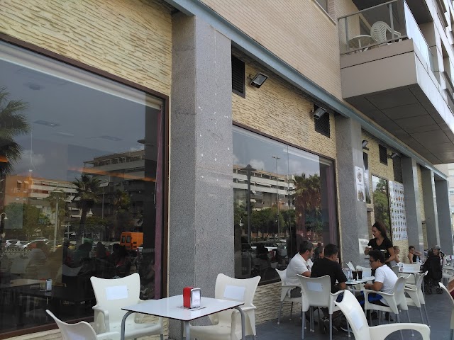 Hombre Lobo Grill