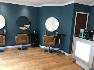 Photo n°2 de L' ATELIER DU CHEVEU à Valenciennes (Salon de coiffure)