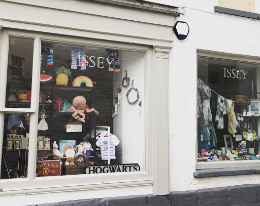 Issey - Visual