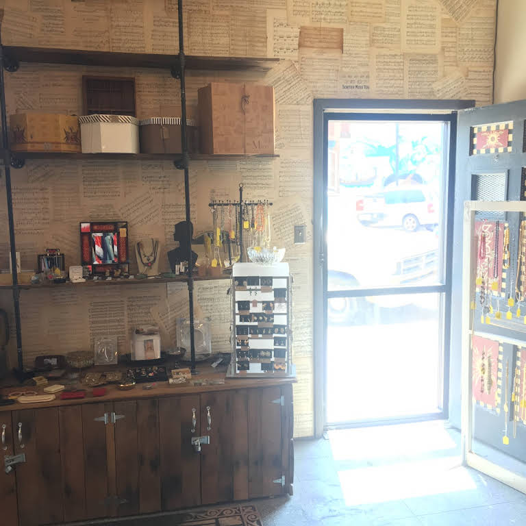 CrossRoads Antique Store in Topeka