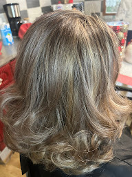 Photo n°12 de Anissa Coiffure à Luzarches (Salon de coiffure)