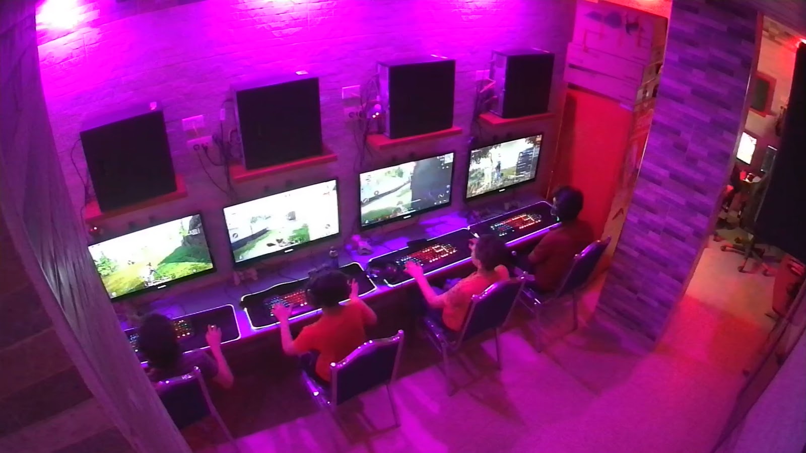 كراش إنترنت كافيه