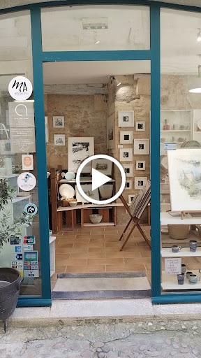 Photo de Boutique d'artisanat céramique, tableaux