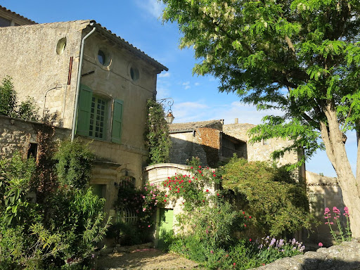 Photo de LE JARDIN D'IVANA B&B - CHAMBRES ET TABLE D'HÔTES -PISCINE CHAUFFÉE à Oppède (84580)