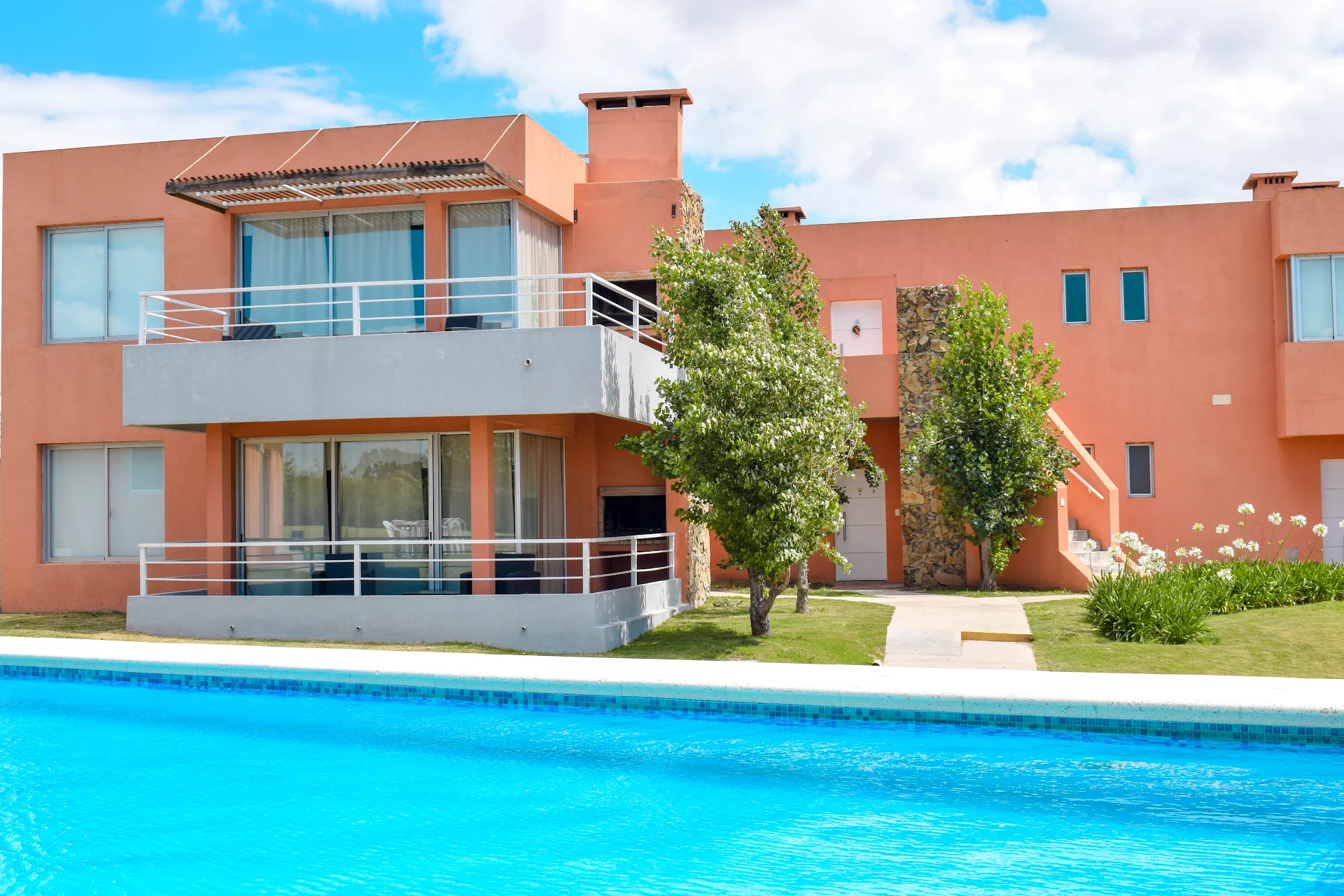Lomas del Real Complejo de apartamentos
