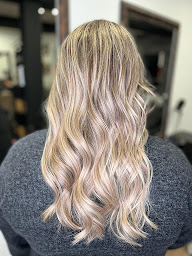 Photo n°12 de Oze Coiffure à Genlis (Salon de coiffure)