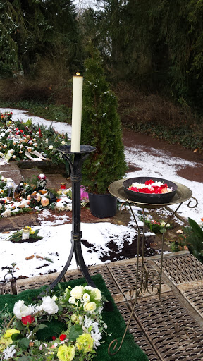 Eingang Friedhof Blumenladen