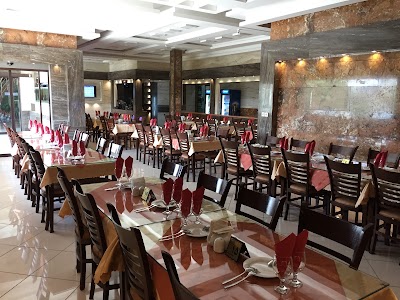 Photos of Dining out on R.