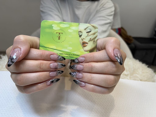 T Nails Town & Beauty