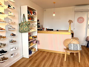 Photo n°1 de Apirila 14 à Cambo-les-Bains (Magasin de chaussures)