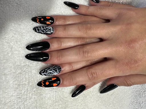Dee Dee Nails - Visual