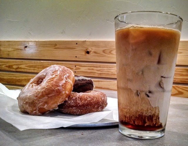 Monuts Donuts