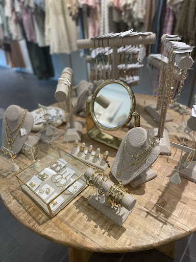 Malibu Fox Boutique - Thumbnail