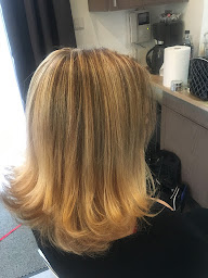 Photo n°11 de Vanessa coiffure à domicile à Saint-Martin-d'Hères (Salon de coiffure)