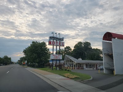 Breezeway Motel