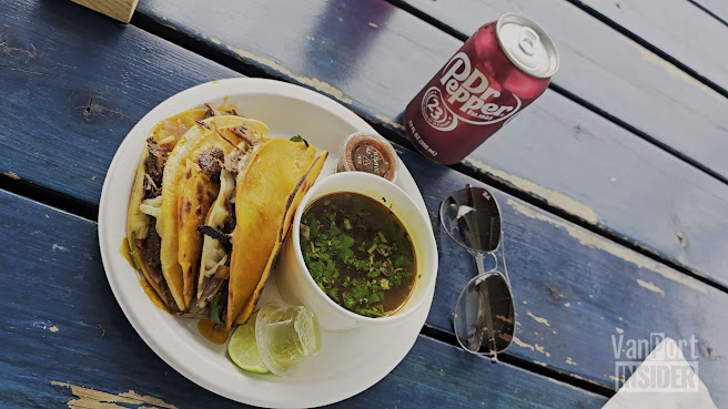 El Viejón Taquería y Mariscos food truck by null
