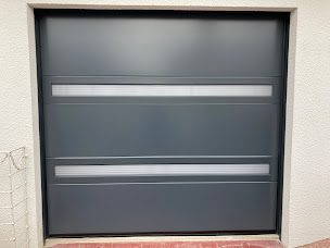 Photo n°31 de Adomia Fermetures · Fenêtres, Portes, Volets, Portails à Hinges (Magasin de stores et de rideaux)