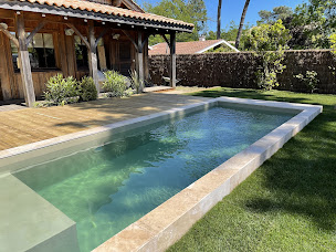 Photo n°1 de CRB Piscines et Aménagements Extérieurs Bois à Pessac (Société de construction de piscine)