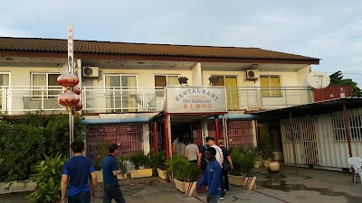 Photos of Le Shanga&iuml;