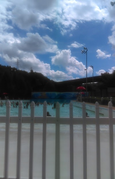 Mon Tsunami Wave Pool