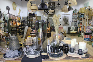 Photo n°2 de Atelier St Julien La Boutique à Bonifacio (Centre commercial)