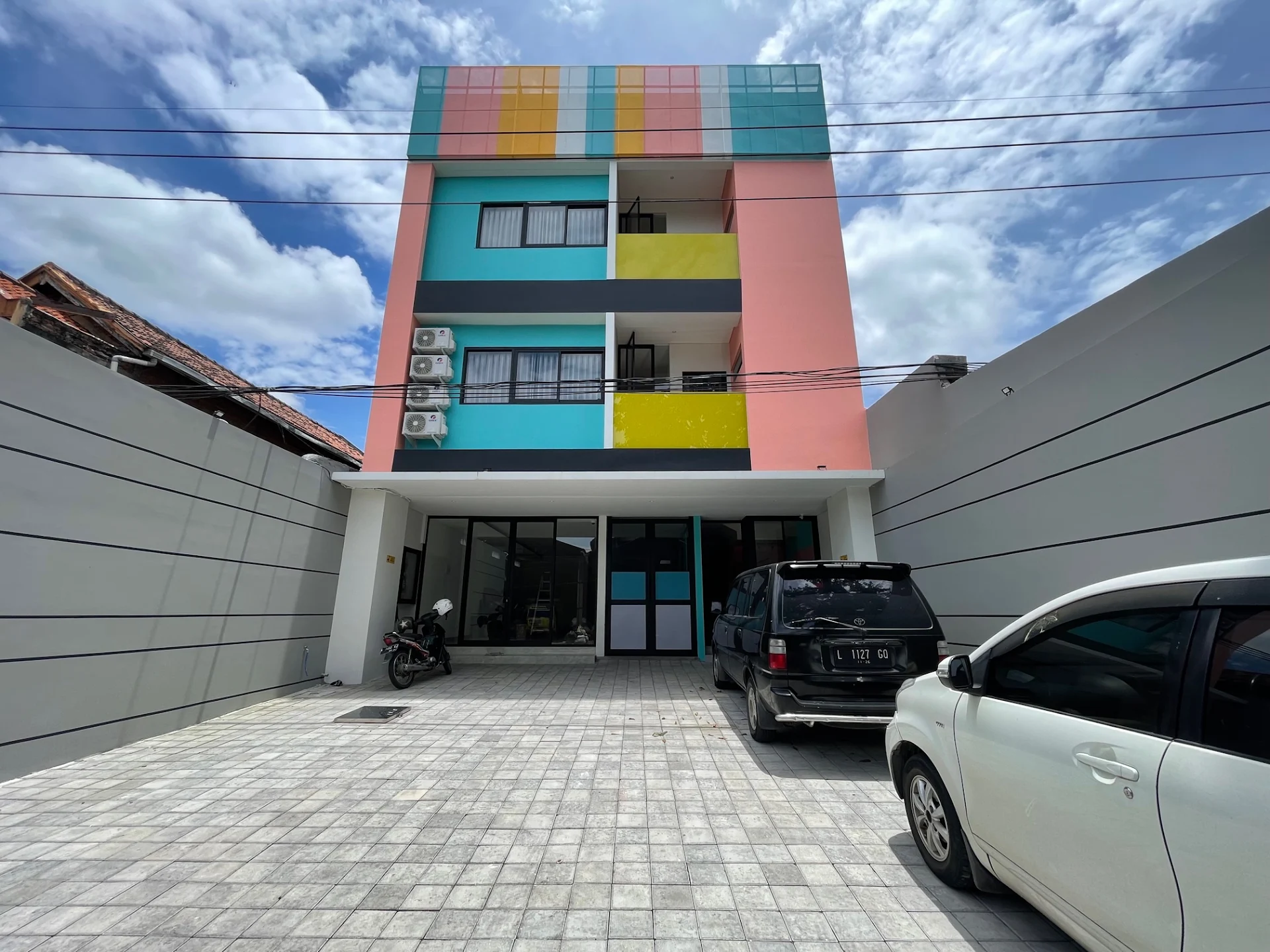 Sans Hotel Clover Ace Surabaya