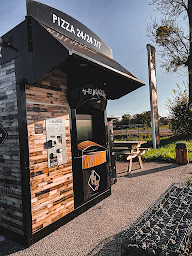 Photo n°3 de THE BLACK BOX COURTERANGES - Distributeur de pizza et boisson 24h/24 7j/7 à Courteranges (Snack)