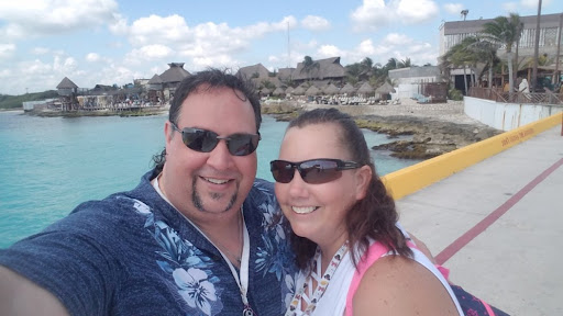 Melissa Affeld & Michael Nicholson Dream Vacations BLTvacations.com - Thumbnail