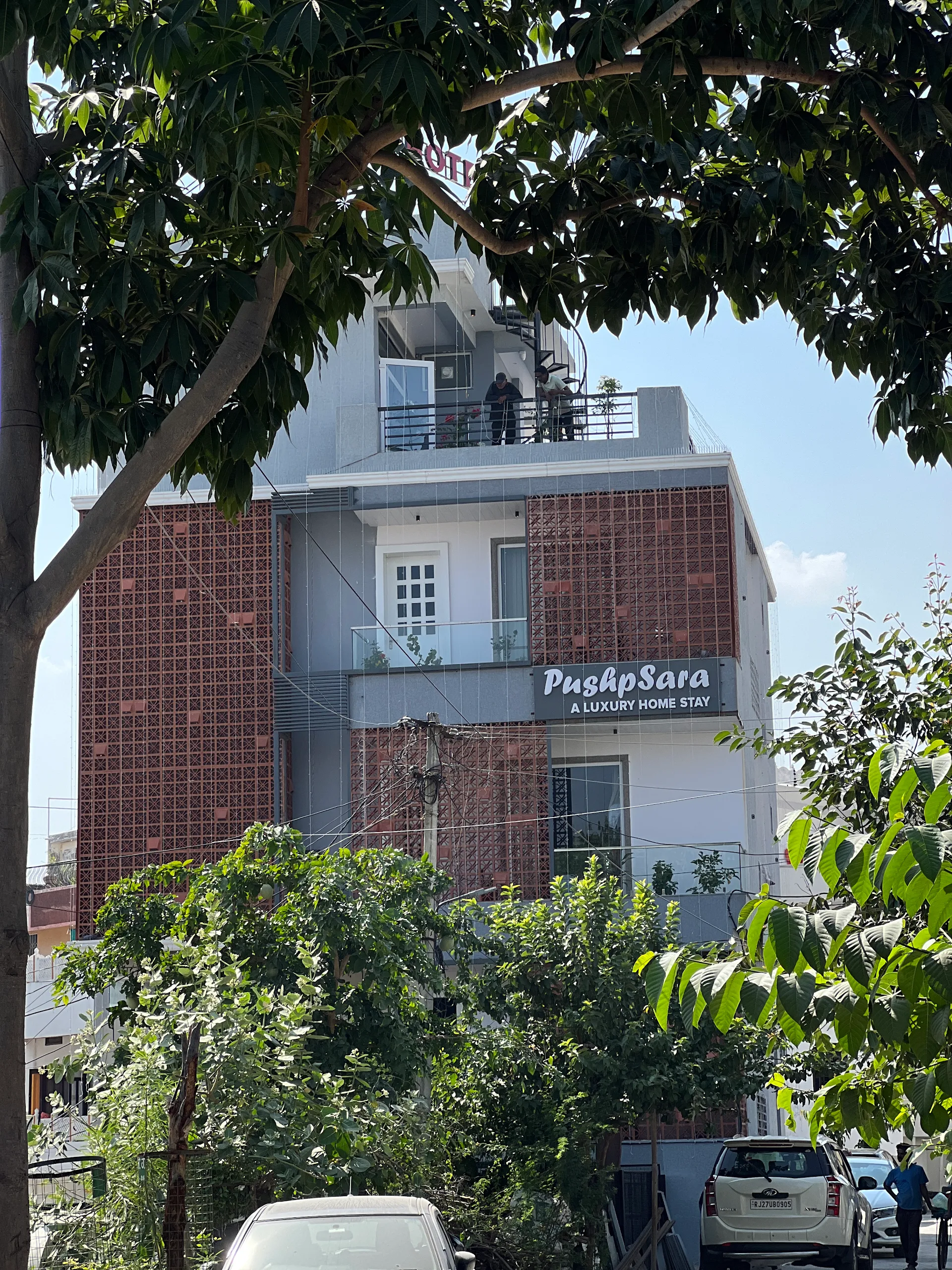 Hotel Pushp Sara