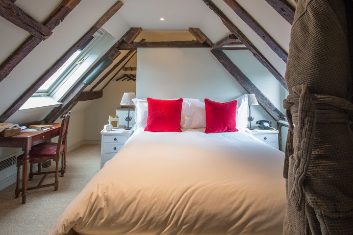 THE PIG-in the wall by null