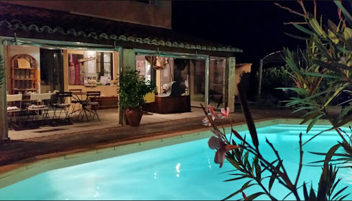 Photo de GÎTE LE JARDIN D'IVANA MAISON DE VACANCES AVEC PISCINE PRIVÉE à Oppède (84580)