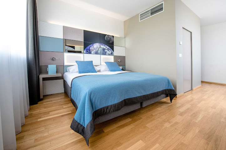 Discovery Hotel by null