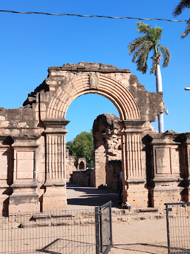 Ruinas De Nio
