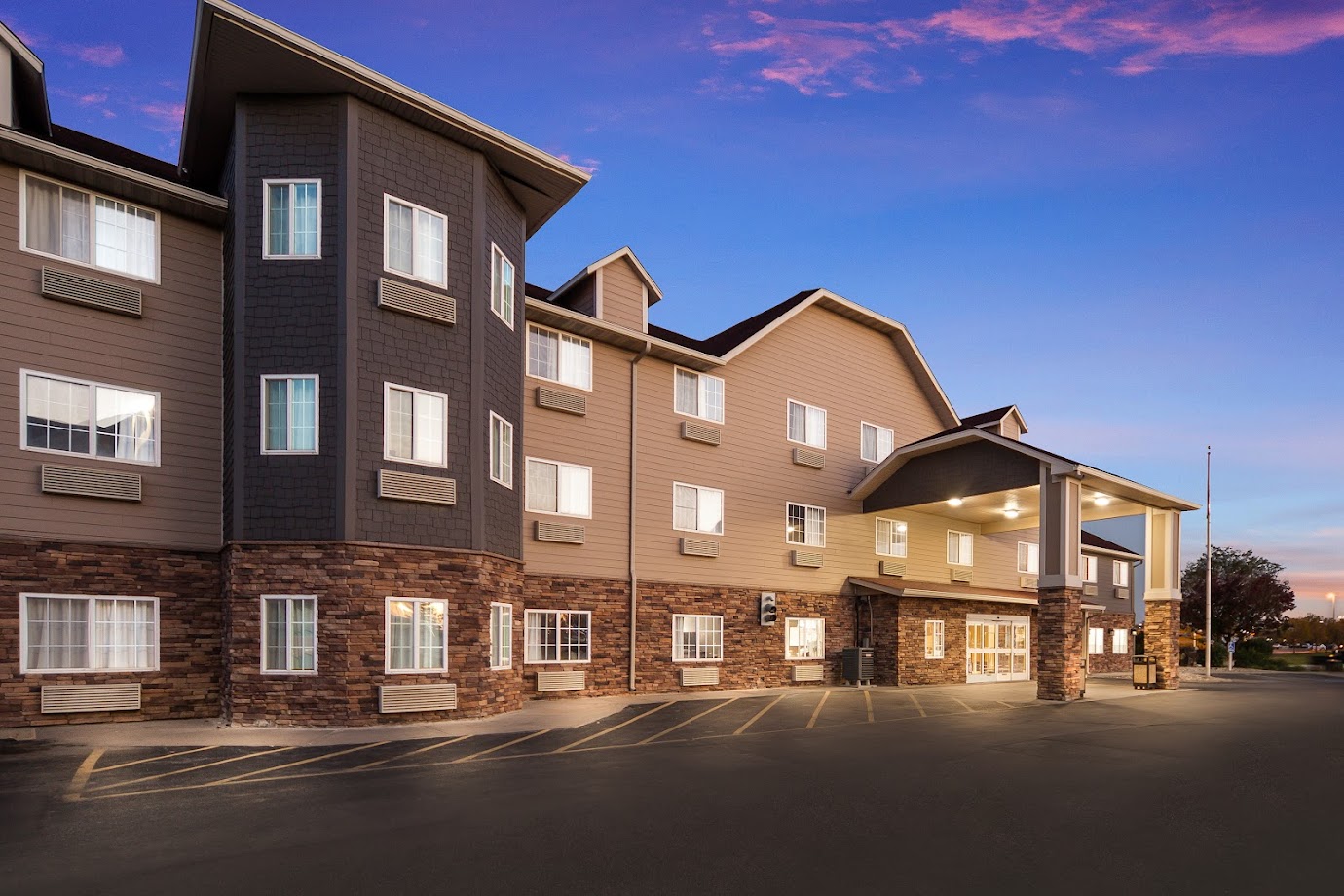 Red Roof Inn & Suites Omaha - Council Bluffs, IA
