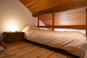 Photo n°8 de Lou Rey - Eco Hameau : Accueil de groupes - Gîte - Chambres et table d'hôtes, Maison d'hôtes écologique. à Le Collet-de-Dèze (Chambre d'hôtes)