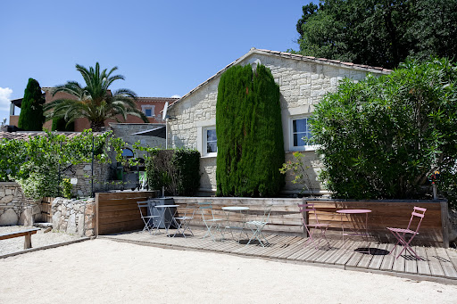 Photo de Maison des Bourgades - BB - Chambres d'hôtes à Saint-Julien-de-Peyrolas (30760)