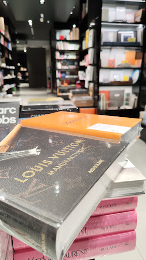 Armani Libri - Visual