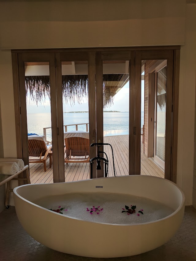 Four Seasons Resort Maldives at Landaa Giraavaru