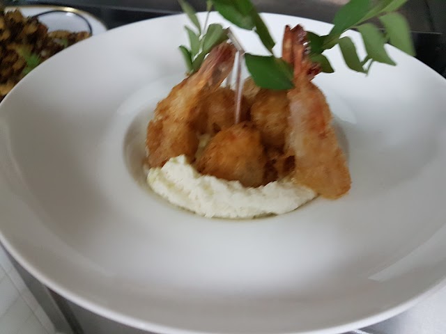 Stratos Revolving Lounge & Bar