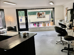 Photo n°3 de Salon de Coiffure MLG à Châlus (Salon de coiffure)