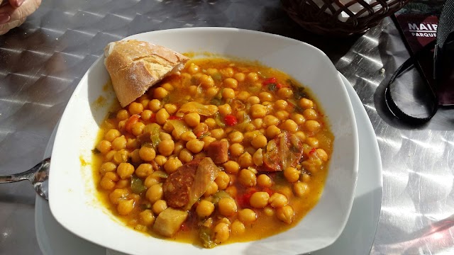 El Surtidor restaurante tapas