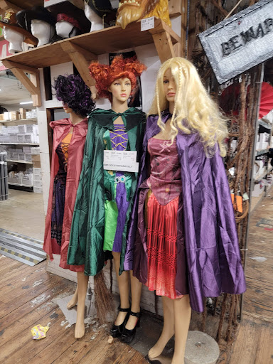 Arne's Warehouse Gallery - United States