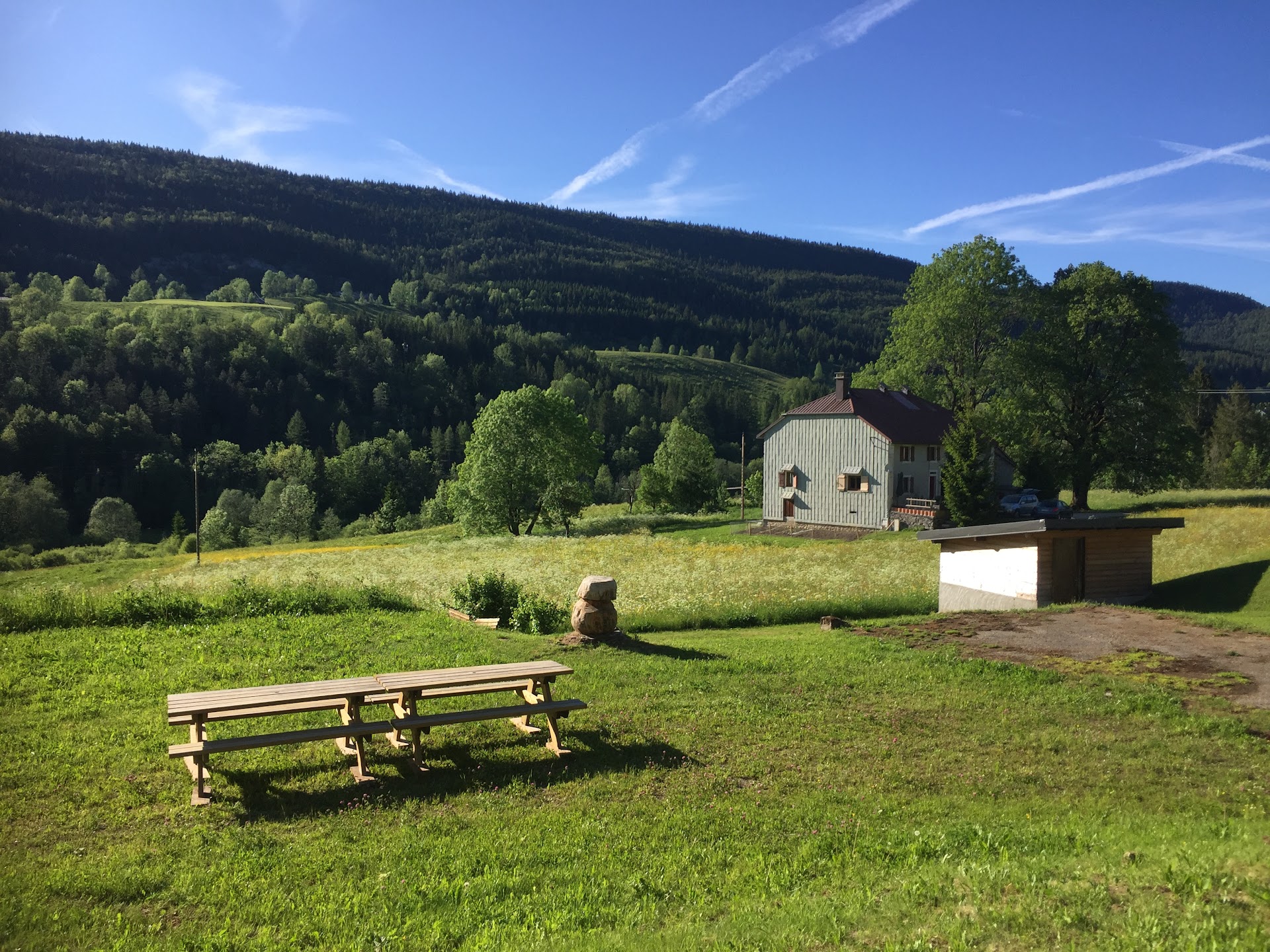 GitesandCo, Le Grand Colombier-Location de vacances au pied des pistes à Lélex (Monts-Jura) - Housity