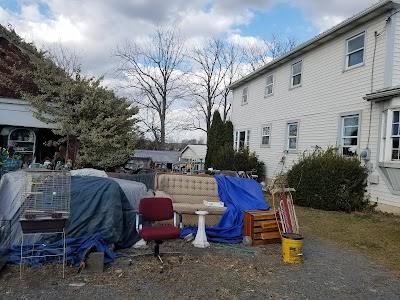 Lizzie"s Junk Barn