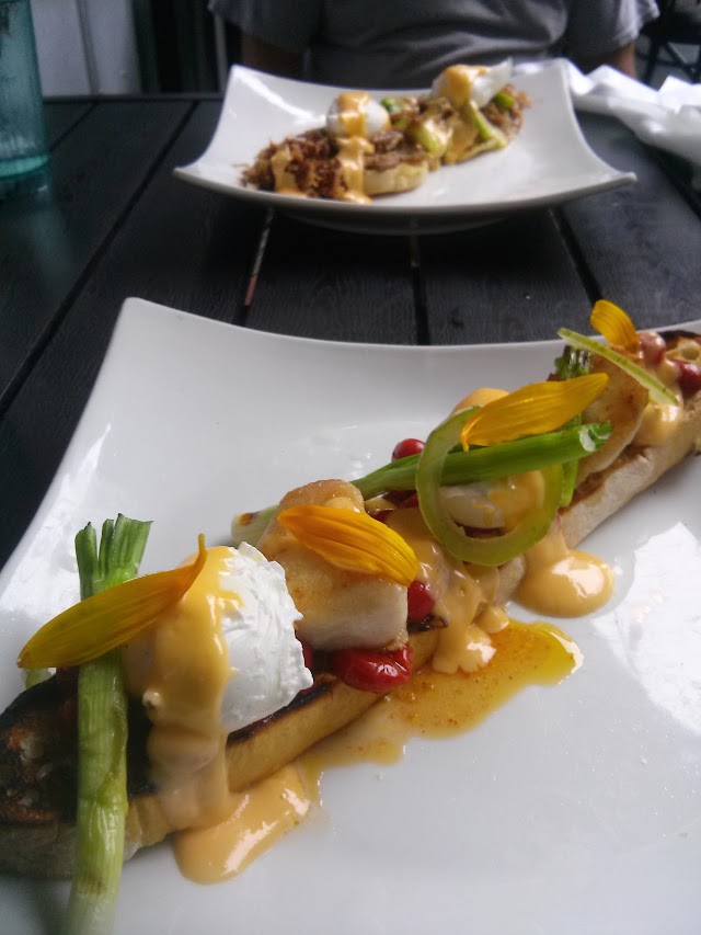 2 Cents Restaurant & Pub