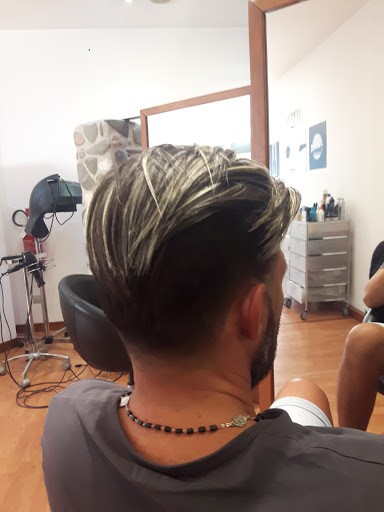 Parrucchieri Fuori Di Testa Di Hosnar Gabriella - Salone L'Oréal Professionnel & Matrix - Thumbnail
